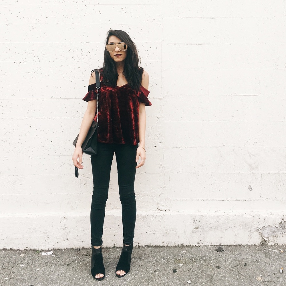 MYSTERY BOX: 5 off the shoulder tops!